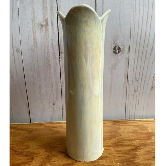 Vintage 90s FTD Especially For You! Tulip Vase White Iridescent 7 1/2" Decor - Picture 2 of 9